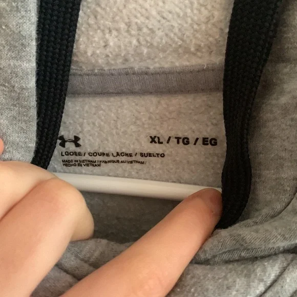 Under Armour Sweatshirt - Picture 2 of 3